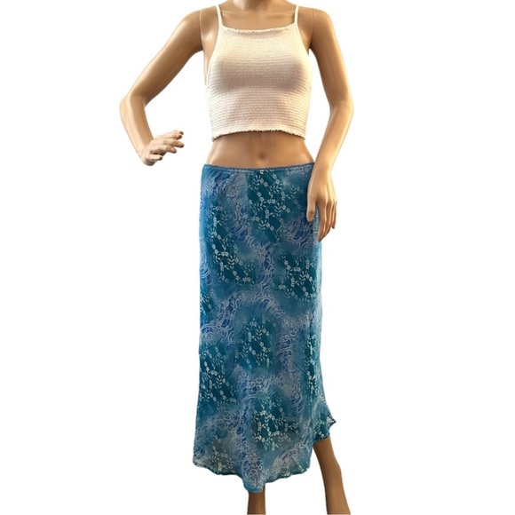 GERIC NEW YORK | BLUE FLORAL FLOWY SKIRT - Picture 8 of 8